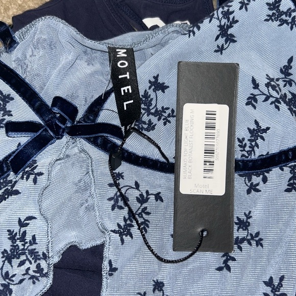 Motel Rocks Blue Floral Rumako Crop Top Velvet Bow detailing - Picture 6 of 6